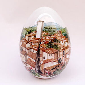 Uovo in ceramica con vista su "Torre degli Sciri"